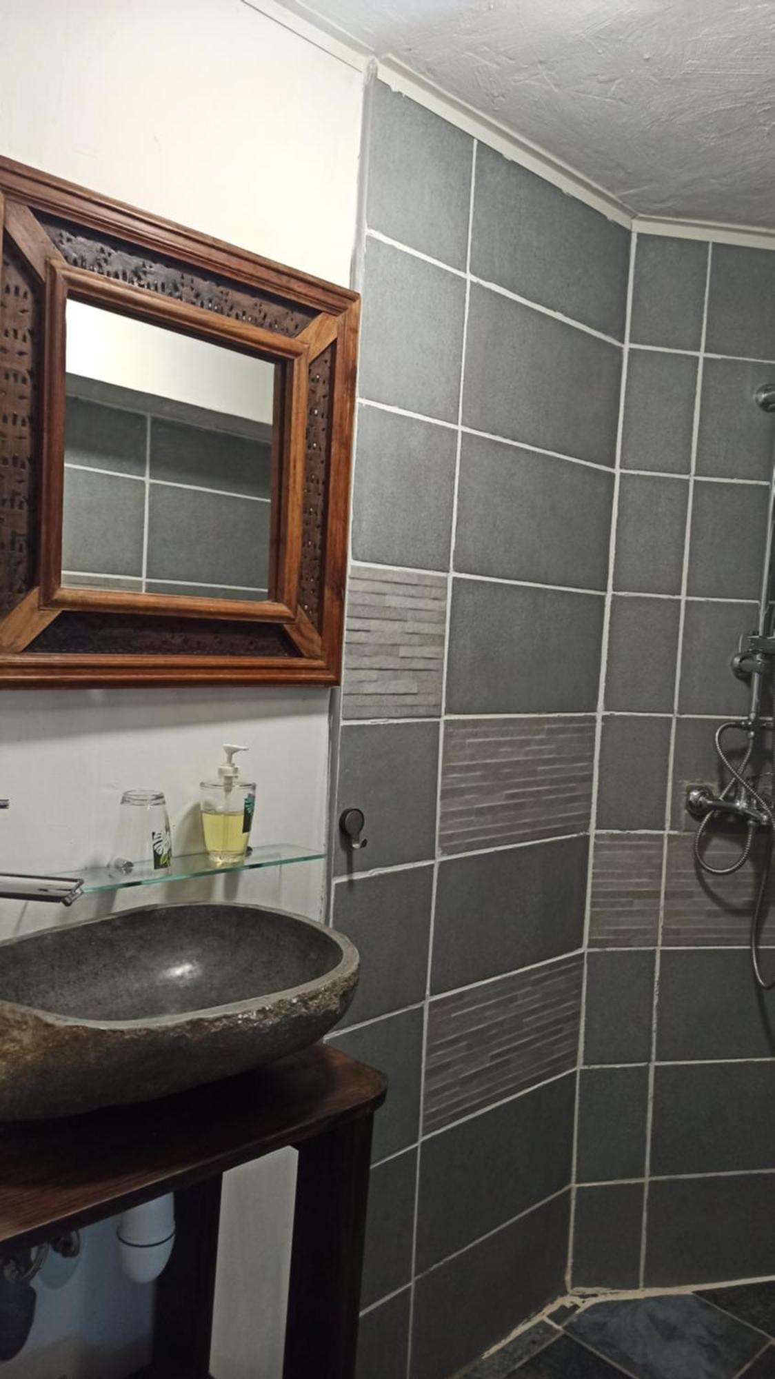 Le Studio 27 Le Tampon Luaran gambar